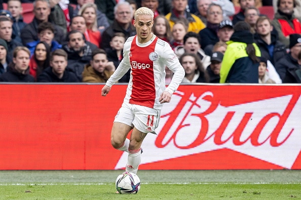 Manchester Unitedilta tulossa vihdoin siirto pelaajamarkkinoilla – sopimusta hierotaan Amsterdamissa