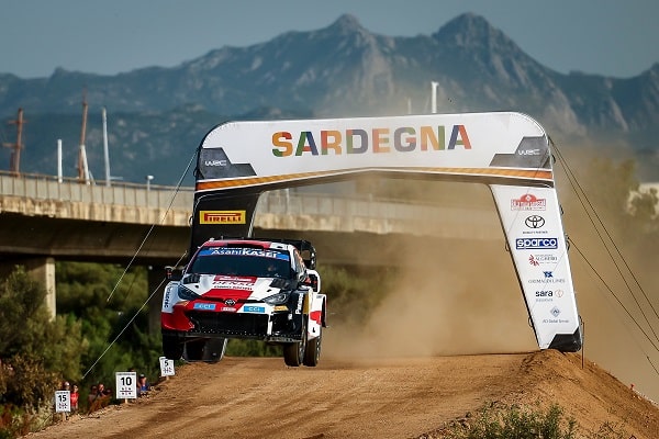 Keskeytys! Toyota koki rajun takaiskun Sardinian MM-rallissa Keskeytys! Toyota koki rajun takaiskun Sardinian MM-rallissa
