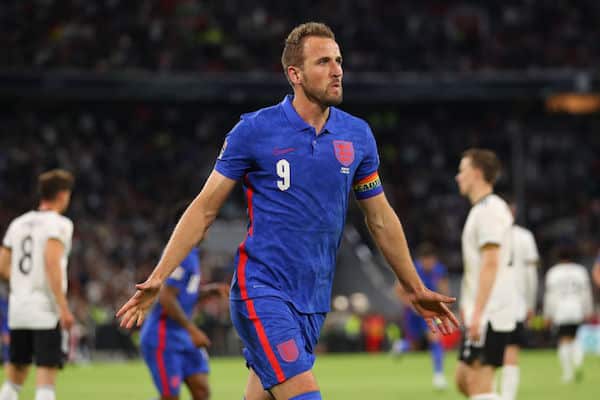 Harry Kane lähestyy jo kovaa vauhtia Wayne Rooneya – ”Rakastan maalien tekemistä”