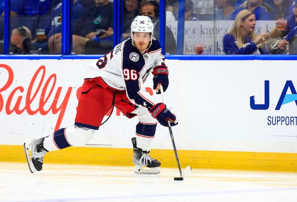 Patrik Laine heitettiin NHL:ssä sentteriksi – valmisteliko Jarmo Kekäläinen vain peliliikettä siirtomarkkinoilla? Patrik Laine heitettiin NHL:ssä sentteriksi – valmisteliko Jarmo Kekäläinen vain peliliikettä siirtomarkkinoilla?