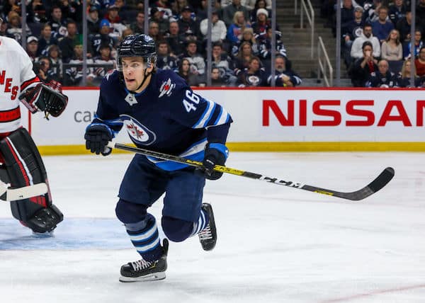Suomalaiskiekkoilija jättää NHL:n ja palaa Eurooppaan tutun miehen alaisuuteen