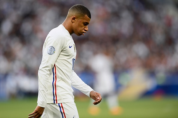 Kylian Mbappe ihmeellisessä riidassa Ranskan palloliiton kanssa Kylian Mbappe ihmeellisessä riidassa Ranskan palloliiton kanssa