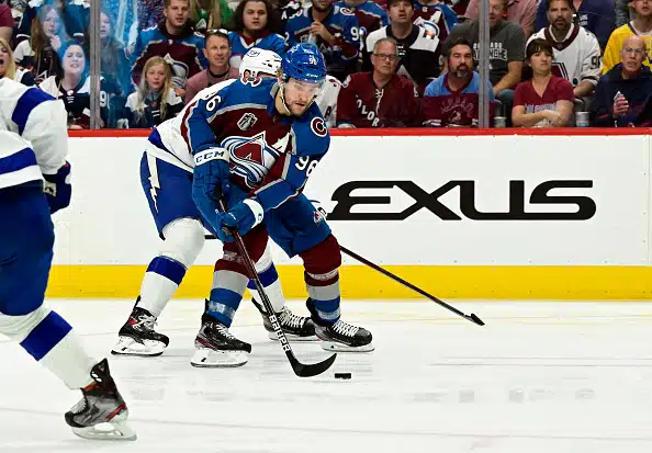 Mikko Rantanen teki MTV:lle mehevän paljastuksen - tähän tarkoitukseen hän Stanley Cup-pokaalia käytti! Mikko Rantanen teki MTV:lle mehevän paljastuksen – tähän tarkoitukseen hän Stanley Cup-pokaalia käytti!