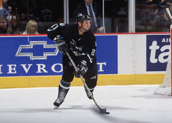 NHL-seura suree yllättäen 53-vuotiaana kuollutta pelaajaa – ”Sydämemme on särkynyt”