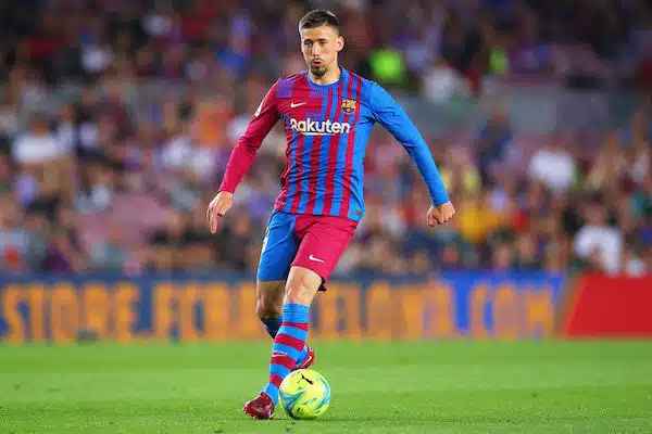 Valioliiga-seura riehuu siirtomarkkinoilla - nyt haaviin tarttui Barcelonan puolustaja Valioliiga-seura riehuu siirtomarkkinoilla – nyt haaviin tarttui Barcelonan puolustaja