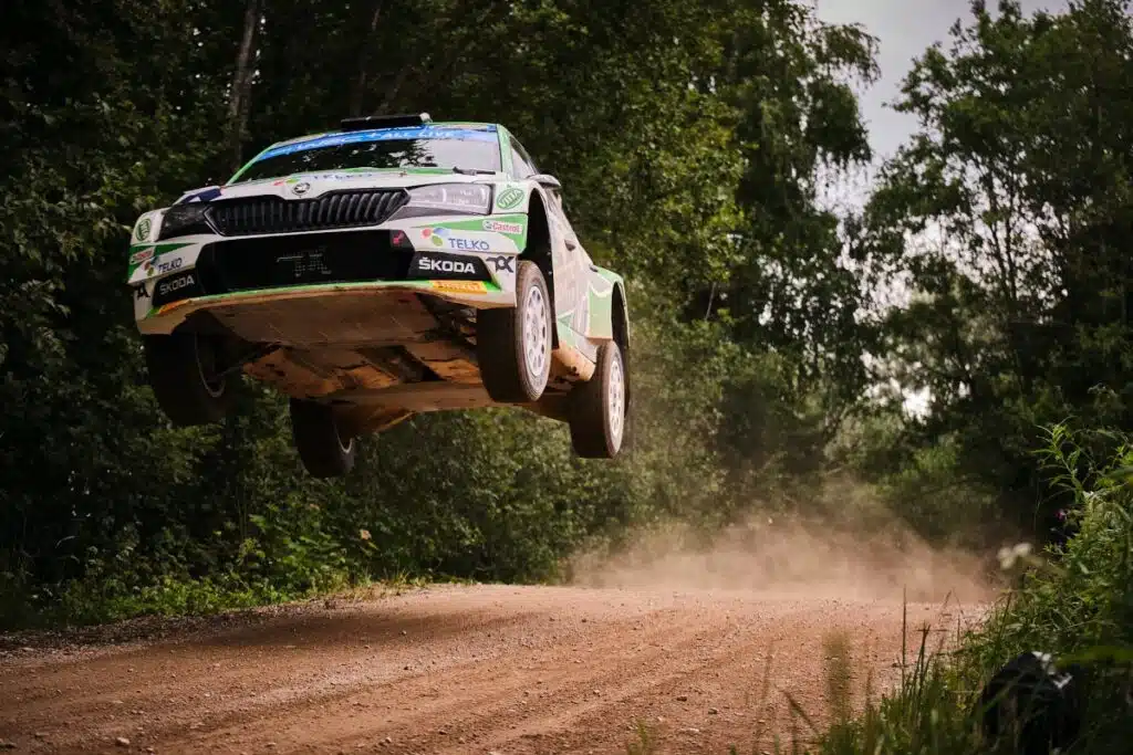 Emil Lindholm nousi palkintopallille Viron MM-rallissa: ”Ei sillä tavalla, kun olisin toivonut” Emil Lindholm nousi palkintopallille Viron MM-rallissa: ”Ei sillä tavalla, kun olisin toivonut”