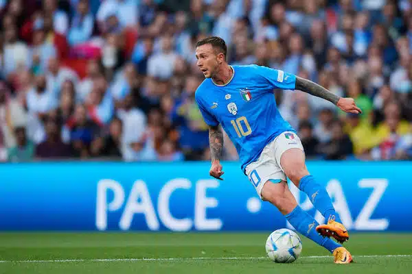 Jalkapallossa jysähtämässä todellinen yllätyssiirto? Maajoukkuepelaaja menossa "jäähdyttelijöiden sarjaan" Jalkapallossa jysähtämässä todellinen yllätyssiirto? Maajoukkuepelaaja menossa ”jäähdyttelijöiden sarjaan”