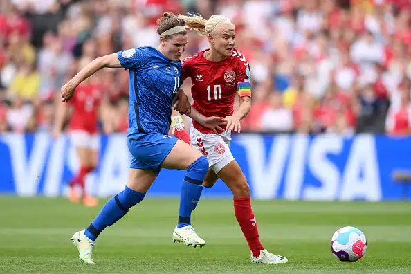 Naisten jalkapallo siirtyi kovaan ammattilaisaikaan – Suomi jää junasta Naisten jalkapallo siirtyi kovaan ammattilaisaikaan – Suomi jää junasta