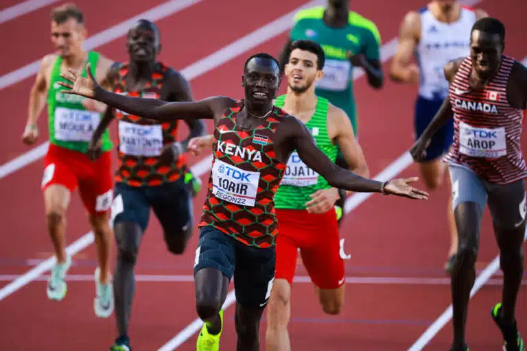 Poikkeuksellinen temppu! Olympiavoittaja otti omansa Eugenen MM-kisoissa