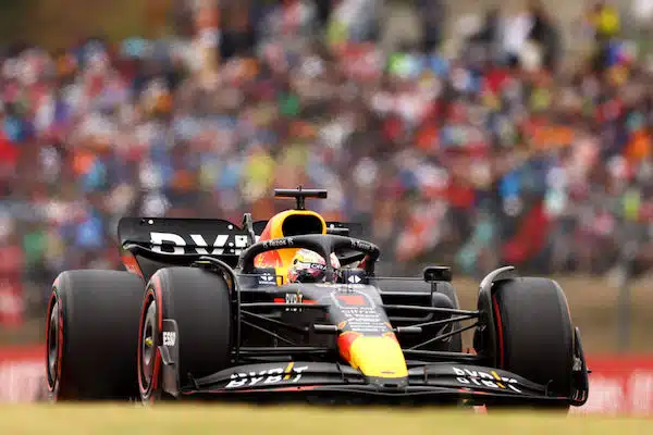 Max Verstappen on karkaamassa mestaruuteen - tässä F1-sarjan pistetilanteet Max Verstappen on karkaamassa mestaruuteen – tässä F1-sarjan pistetilanteet