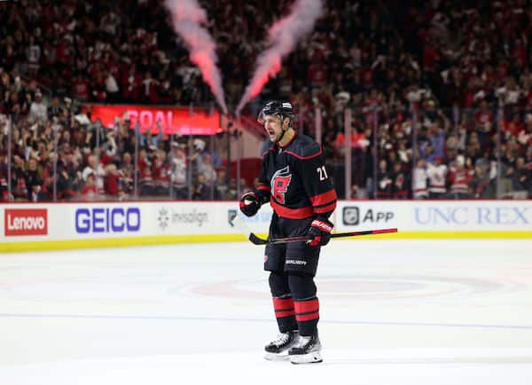 NHL:ssä sorvattiin 8 miljoonan dollarin sopimus NHL:ssä sorvattiin 8 miljoonan dollarin sopimus