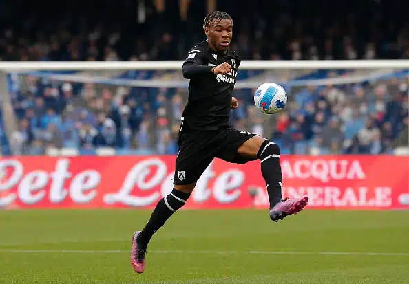 Tottenhamin pelaaja kolaroi pahasti - baarin terassikalusteet saivat kyytiä Tottenhamin pelaaja kolaroi pahasti – baarin terassikalusteet saivat kyytiä