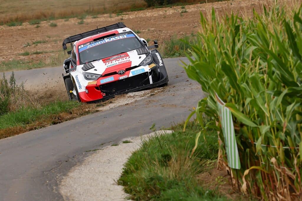 Esapekka Lapilla läheltä piti-tilanne Belgian MM-rallissa!