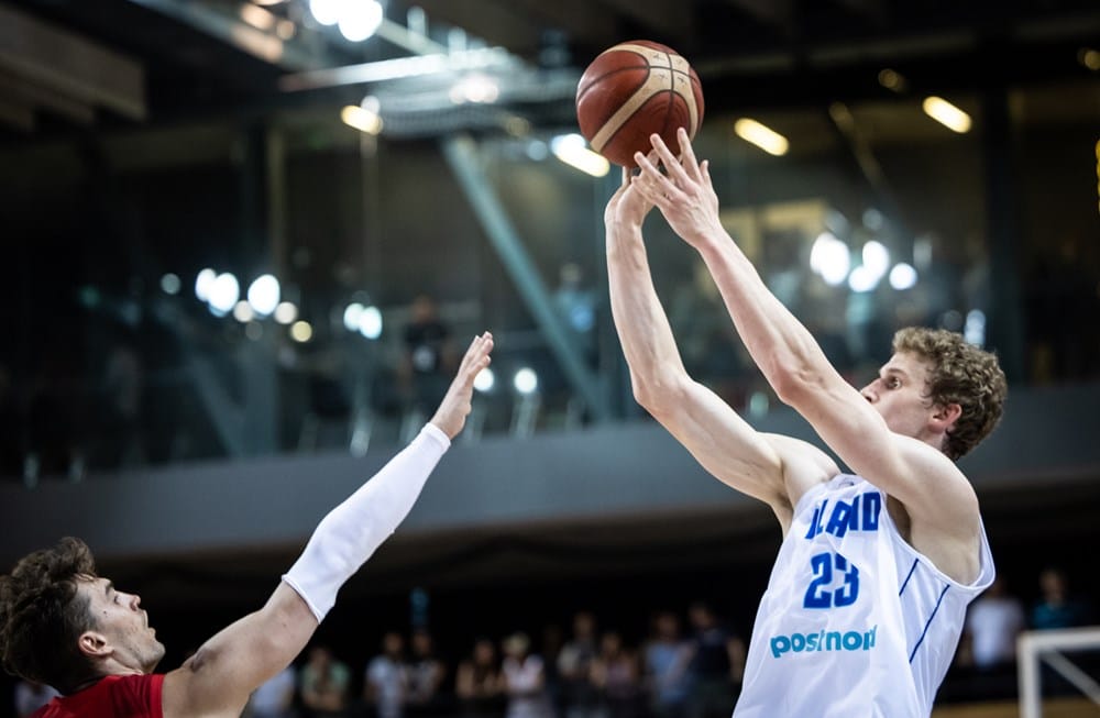 Lauri Markkanen mätti hirmupisteet Susijengille Lauri Markkanen mätti hirmupisteet Susijengille