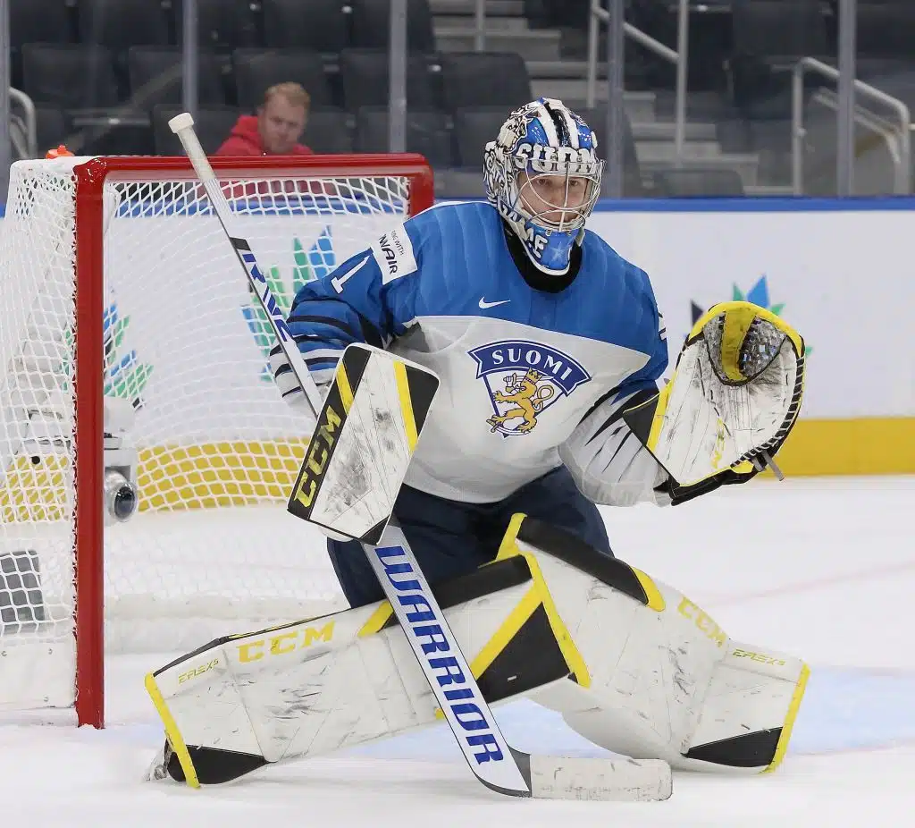 Ura ollut melkoisessa nousussa - suomalainen nuori maalivahti debytoi NHL:ssä Ura ollut melkoisessa nousussa – suomalainen nuori maalivahti debytoi NHL:ssä