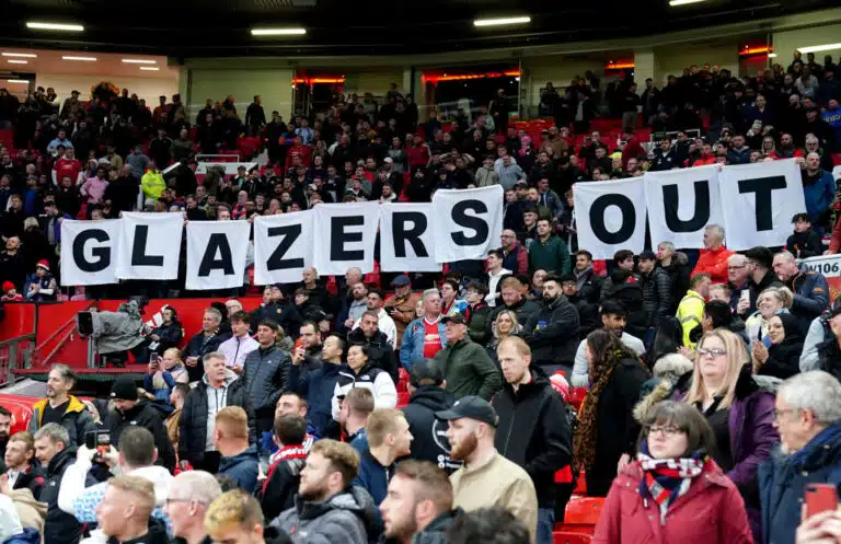 Manchester Unitedin omistajakaupoissa yllätyskäänne – englantilaistarjous peittosi sheikin tarjouksen