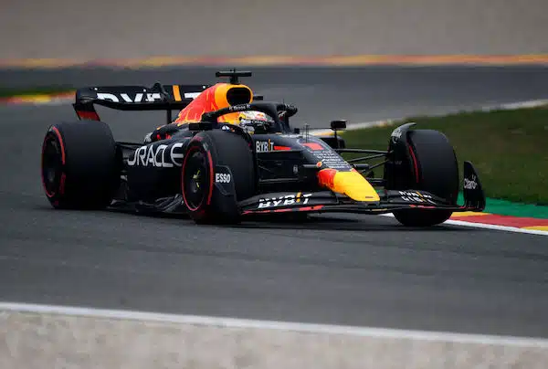 Max Verstappen tykitti historiaa - ”Kiitos kuuluu tuntemattomille sankareille” Max Verstappen tykitti historiaa – ”Kiitos kuuluu tuntemattomille sankareille”