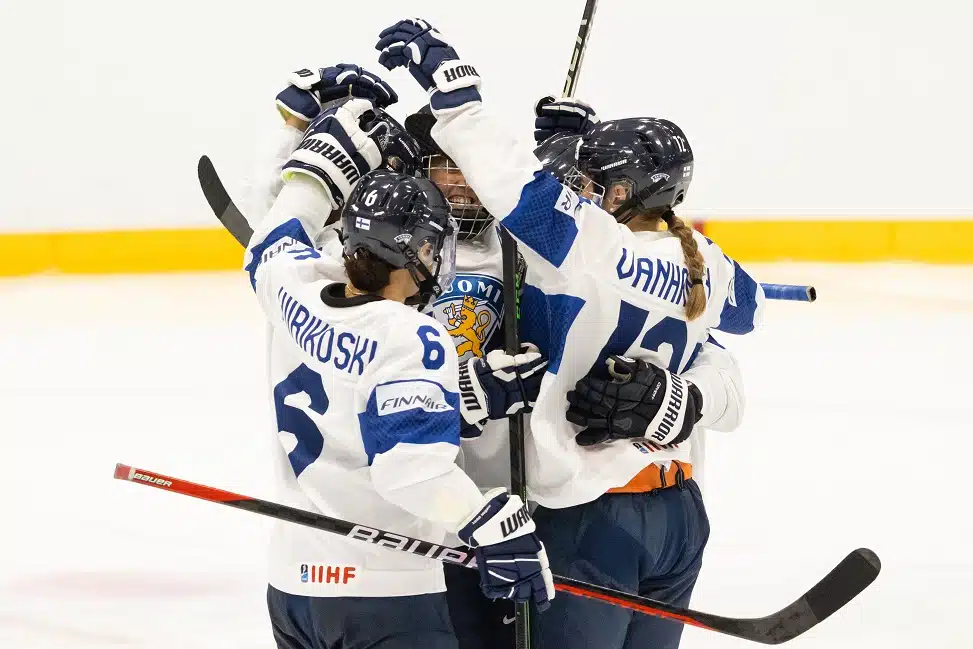 Naisleijonat avasi kauden viimeisen EHT-turnauksen voitolla Naisleijonat avasi kauden viimeisen EHT-turnauksen voitolla