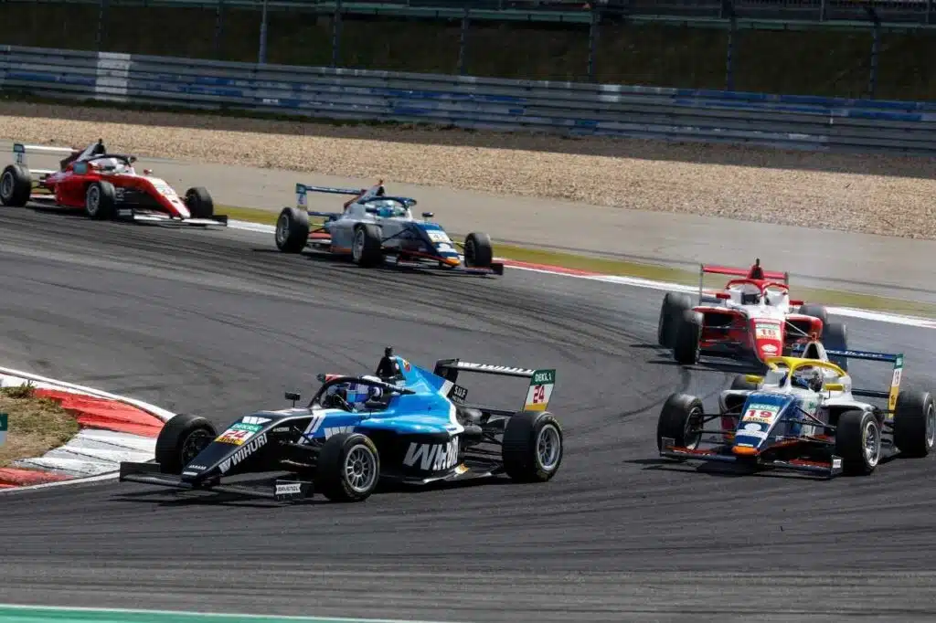 Suomalainen formulalupaus säväytti Saksassa – yhteistyö Ossi Oikarisen kanssa tuo tulosta