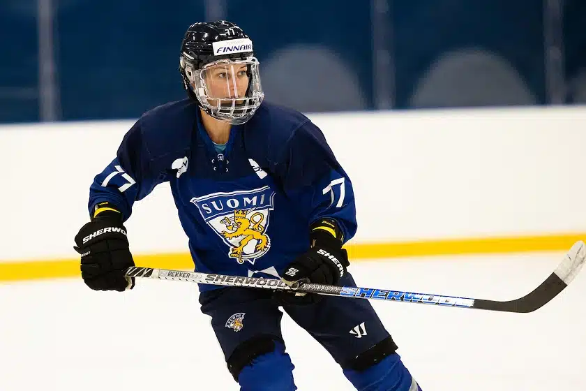 Jääkiekkoilija Susanna Tapanille kymppitonnin apuraha – keskittyi ringetteen Jääkiekkoilija Susanna Tapanille kymppitonnin apuraha – keskittyi ringetteen