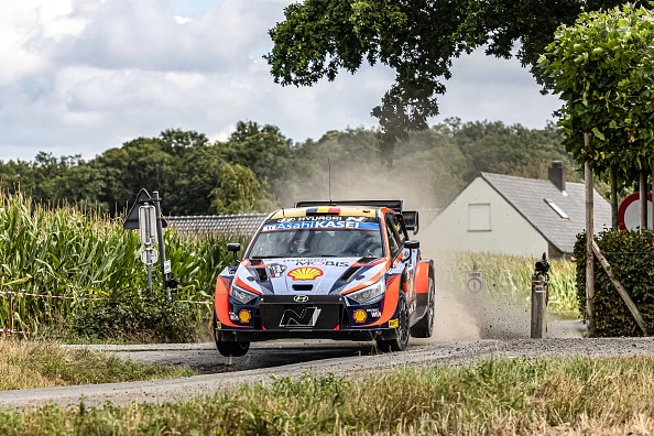 Draamaa Belgian MM-rallissa! Kärkimies rysäytti ulos (ek15)