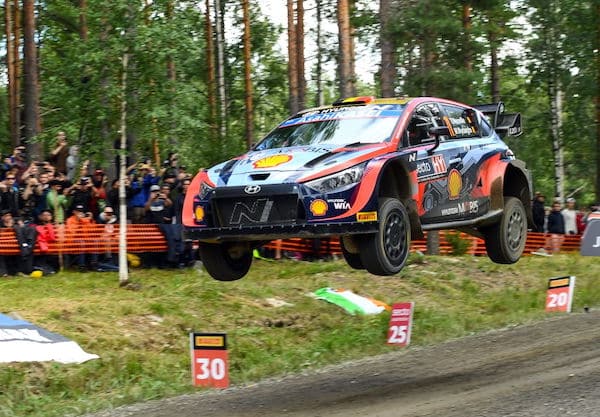 Thierry Neuville otti komennon Belgian MM-rallissa – vinoili Ott Tänakille (ek12) Thierry Neuville otti komennon Belgian MM-rallissa – vinoili Ott Tänakille (ek12)