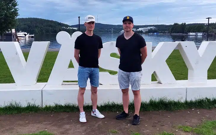 Yhden Suomen MM-rallin debytantin tarina: 11 kuukautta kisataukoa – armeijan harmaat vaihtuvat ajopukuun