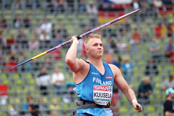 ”Heitä nyt j*malauta se ysikymppinen!” Näin pettynyt keihäsmies tsemppasi Lassi Etelätaloa