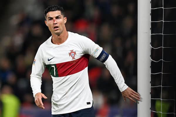 Cristiano Ronaldo tyrmättiin Kansojen liigassa - veristen kasvojen paikkaaminen kesti pitkään Cristiano Ronaldo tyrmättiin Kansojen liigassa – veristen kasvojen paikkaaminen kesti pitkään