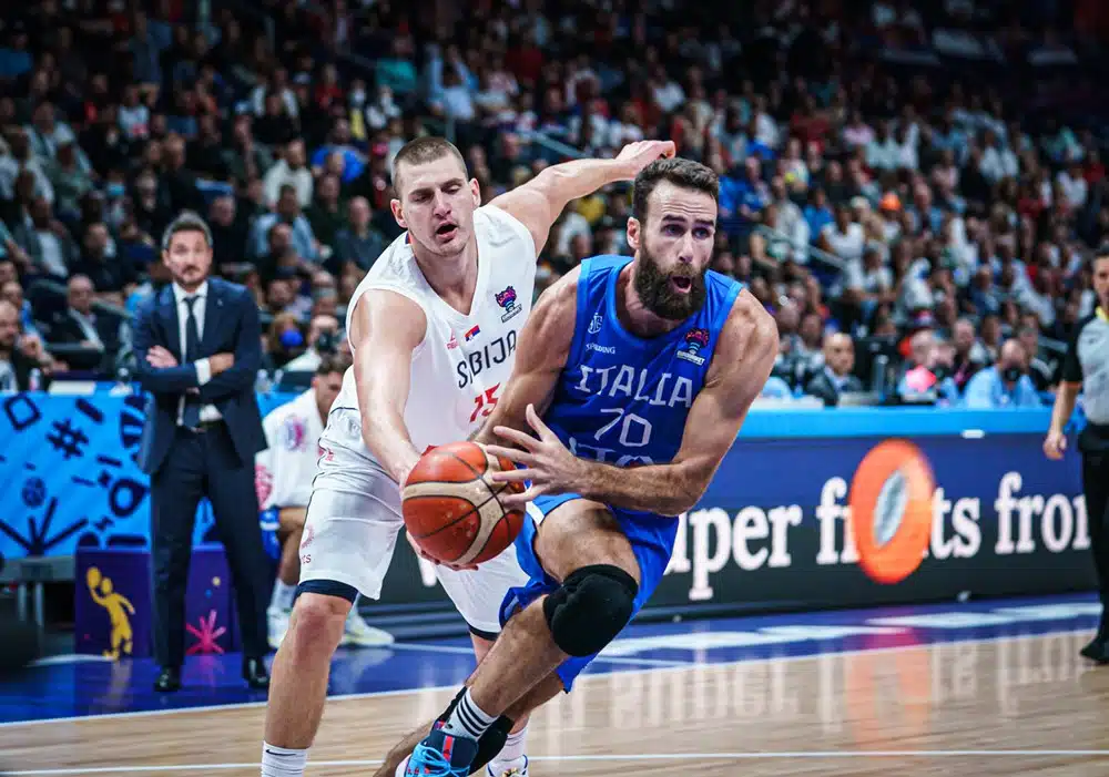 EM-koriksessa sensaatio – Susijengiä kurittanut NBA:n paras pelaaja laulukuoroon