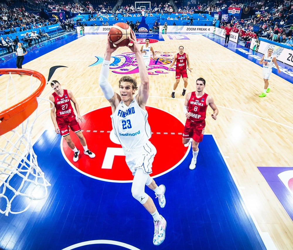 Lauri Markkanen paketoi tunteella EM-turnauksen: ”Joka jätkä tässä joukkueessa tulee muistamaan sen lopun ikäänsä” Lauri Markkanen paketoi tunteella EM-turnauksen: ”Joka jätkä tässä joukkueessa tulee muistamaan sen lopun ikäänsä”