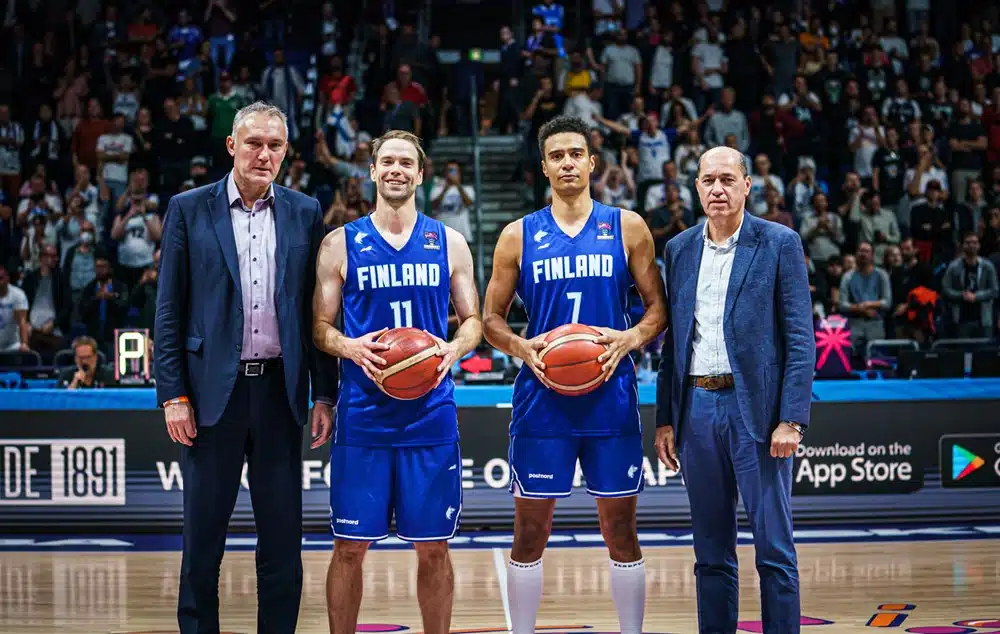 Sasu Salin tunteet pinnassa Ylen haastattelussa – Petteri Koposen ja Shawn Huffin huikeat urat päättyivät