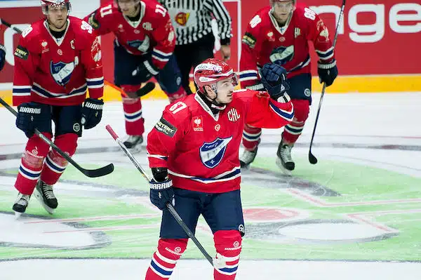 SM-liigasta tuttu maalipyssy löysi uuden seuran - parhaalla Liiga-kaudella syntyi 35 maalia SM-liigasta tuttu maalipyssy löysi uuden seuran – parhaalla Liiga-kaudella syntyi 35 maalia