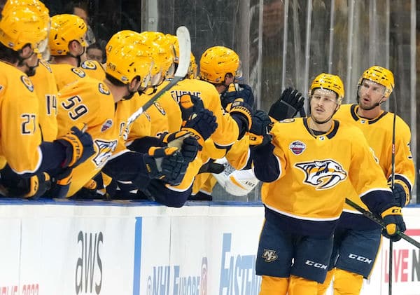Eeli Tolvanen pisti heti verkot upeasti tötterölle NHL-kauden avauksessa, myös Granlund tehoille Eeli Tolvanen pisti heti verkot upeasti tötterölle NHL-kauden avauksessa, myös Granlund tehoille