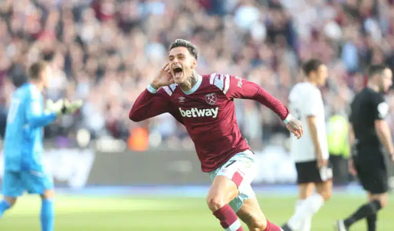 West Ham-floppi maitojunaan – päätepysäkki Roomassa