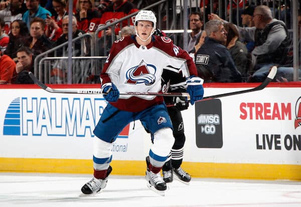 Coloradon NHL-puolustaja ensi kertaa Suomessa – matka sai karun alun: ”Se oli aika raju startti”