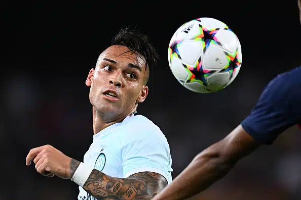 Pallo Barcelonan pömpeliin - agentin puhelin pirahti välittömästi Pallo Barcelonan pömpeliin – agentin puhelin pirahti välittömästi