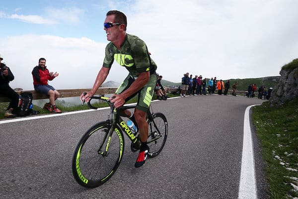 Liian lyhyt hame oli liikaa - maailmanmestari tuomittiin kolmen vuoden vankeusrangaistukseen Liian lyhyt hame oli liikaa – maailmanmestari tuomittiin kolmen vuoden vankeusrangaistukseen