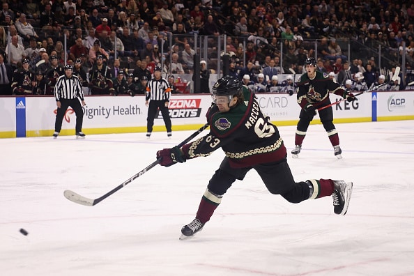 ”Melkoinen taikuri” – suomalaistulokas ihastuttaa NHL:ssä