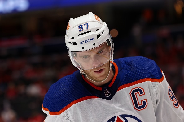 Ensimmäinen monista? NHL-supertähti Connor McDavid vei yhden "ysiysin" ennätyksen Ensimmäinen monista? NHL-supertähti Connor McDavid vei yhden ”ysiysin” ennätyksen