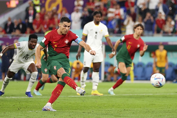 Cristianon Ronaldon pilkusta paljon parranpärinää - ”Lahja erotuomarilta!” Cristianon Ronaldon pilkusta paljon parranpärinää – ”Lahja erotuomarilta!”