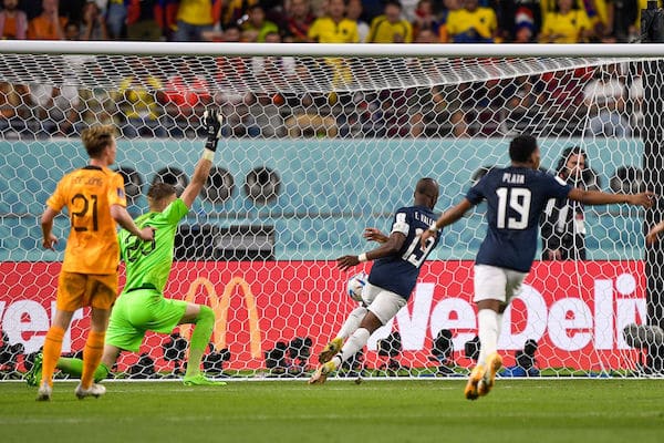 Hollanti oli toisella jaksolla surkea - Ecuador venyi yllätykseen MM-kisoissa! Hollanti oli toisella jaksolla surkea – Ecuador venyi yllätykseen MM-kisoissa!