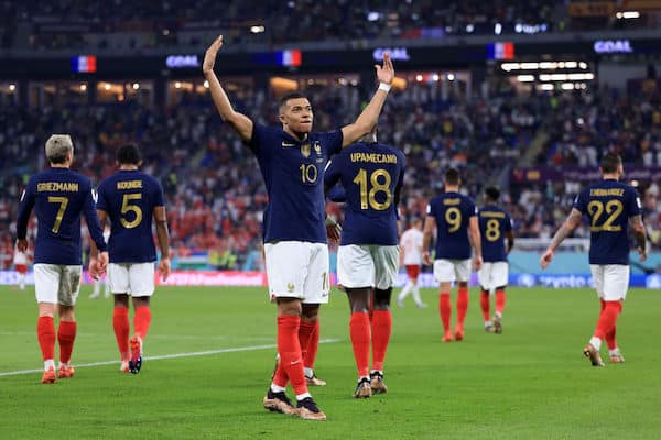 Ranskan jalkapallopomo tylytti Zinedine Zidanea – Kylian Mbappe puuttui peliin julkisesti Ranskan jalkapallopomo tylytti Zinedine Zidanea – Kylian Mbappe puuttui peliin julkisesti
