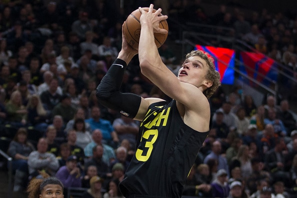 Lauri Markkanen häikäisevässä iskussa - säkitti kolmosia hurmiossa Lauri Markkanen häikäisevässä iskussa – säkitti kolmosia hurmiossa