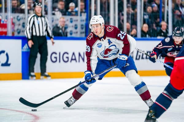 Colorado Avalanche ei antanut surkealle Columbukselle armoa – supertähti liekehti