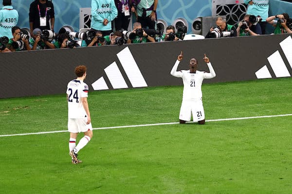 Tätä on urheiluhenki parhaimmillaan: Amerikkalaispelaajalta upeita sanoja iranilaisia kohtaan - "Valtava arvostus" Tätä on urheiluhenki parhaimmillaan: Amerikkalaispelaajalta upeita sanoja iranilaisia kohtaan – ”Valtava arvostus”