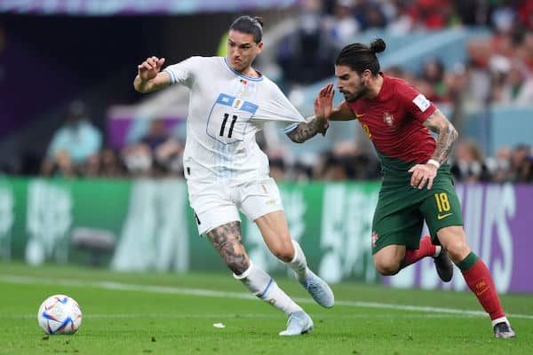Uruguay ponnistamassa jatkoon jalkapallon MM-kisoissa
