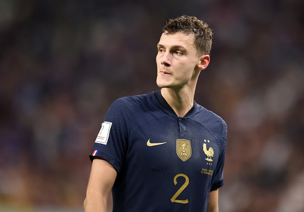 Ranskalaispelaajan epäillään vuotaneen pukukoppisalaisuuksia MM-kisojen aikana Ranskalaispelaajan epäillään vuotaneen pukukoppisalaisuuksia MM-kisojen aikana