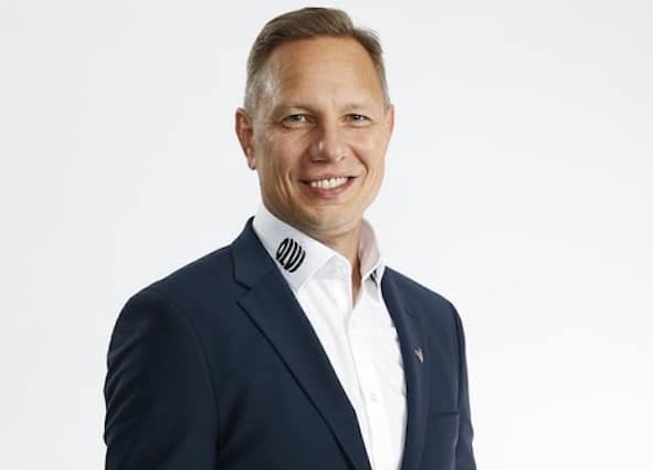 Tapparan Jussi Tapola aloitti ottelun jälkeisen lehdistötilaisuuden brutaalilla tavalla Tapparan Jussi Tapola aloitti ottelun jälkeisen lehdistötilaisuuden brutaalilla tavalla