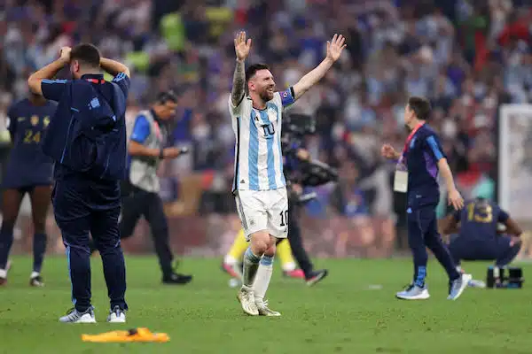 Lionel Messi voitti jälleen Kultaisen pallon Lionel Messi voitti jälleen Kultaisen pallon